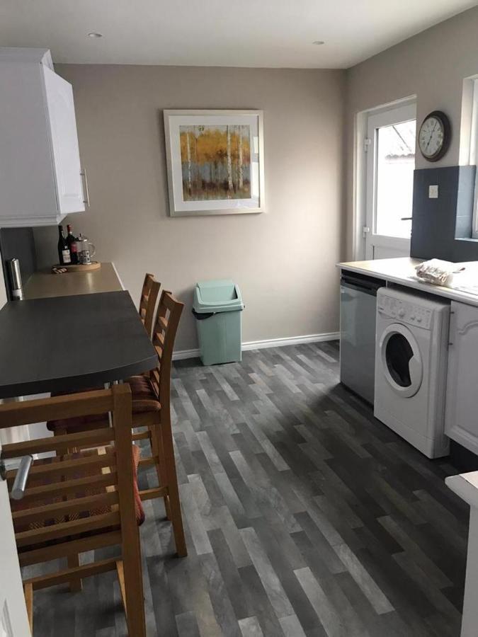 Rose Cottage: Delightful 4 Bedroom Detached Home Portrush Exterior photo
